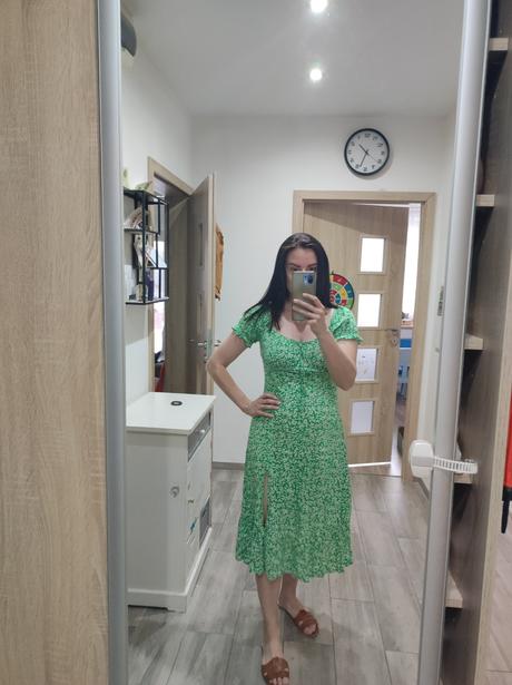 Viskózové kvetované šaty,