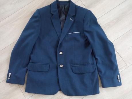 Slávnostný oblek, 146