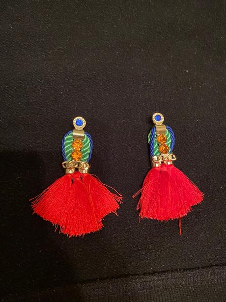 Červené náušnice,