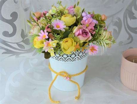 Jemnučký farebný jarný aranžmán, 