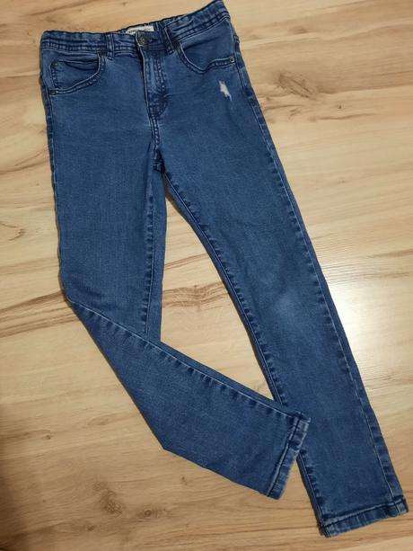 Oblúbené rifliky 134-140, sinsay,134