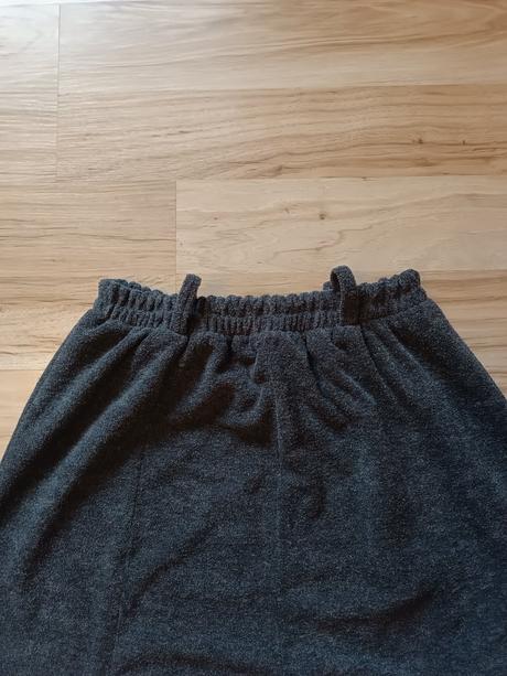 Dámska hrubšia sukňa, s