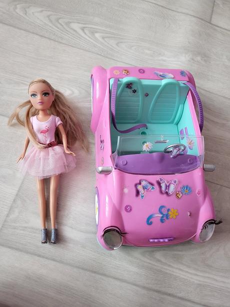 Bábika s autom, 