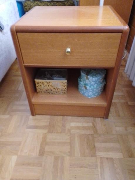 Zaujímavý nočný stolík, 