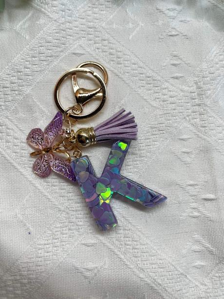 Ručne vyrobené živicové kľúčenky, 