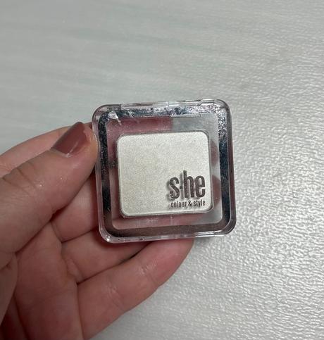 Dekoratívna kozmetika rôznych značiek, 