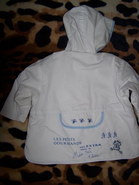 Pekná prechodná vetróvočka malo nosená, 86