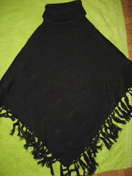1x oblecene ponco-chantall, s