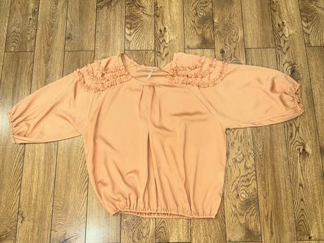 Broskyňová blúzka, s
