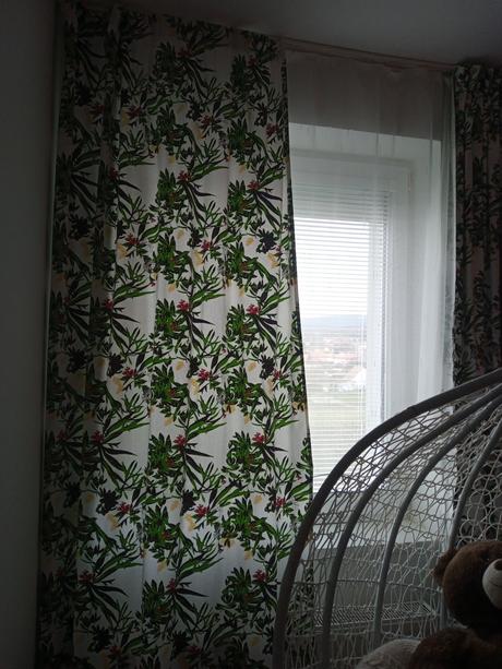 Krásny záves, motýv kvety a listy, 