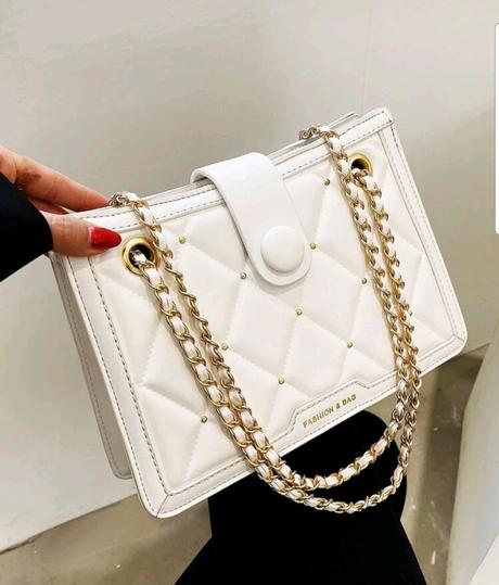 Kabelka s retiazkou,