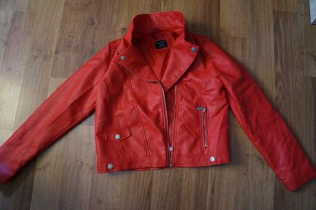 Červena koženka, primark,158