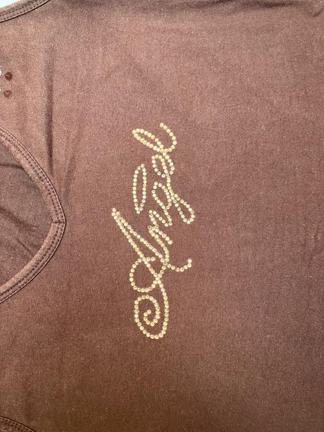 Dámske y2k tielko s kamienkovým nápisom, s