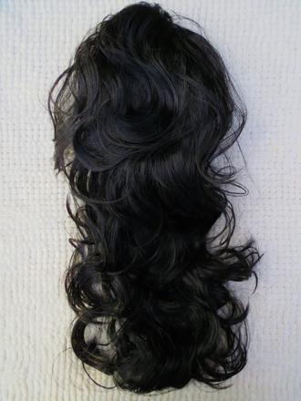 Čierna parochňa - vlnité dlhé vlasy, 