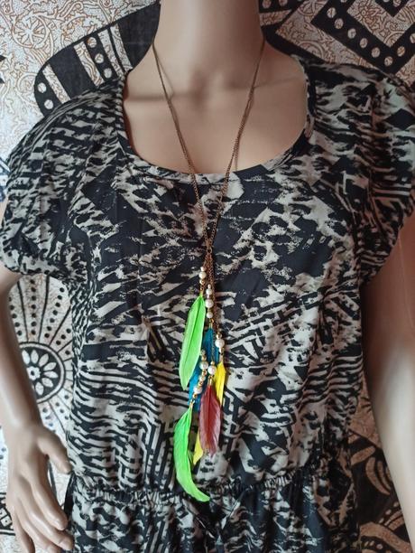 Náhrdelník s pierkami,