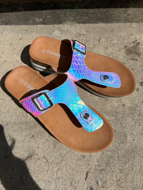 Šľapky medzi prsty, 38