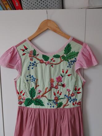 Vyšívané šaty, s