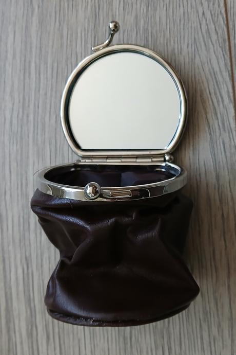 Penazenka so zrkadielkom, 