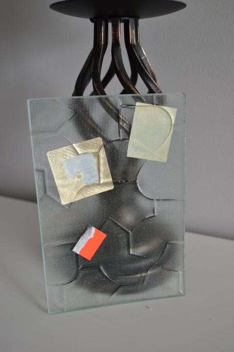 Dekoračné tanieriky rôznych farieb a veľkostí,