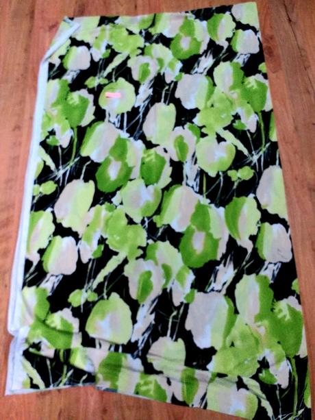 Úplet s veľkou potlačou,