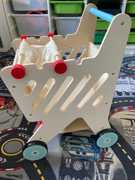 Drevený nákupný vozík, 