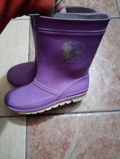 Dievčenske gumáky, 31