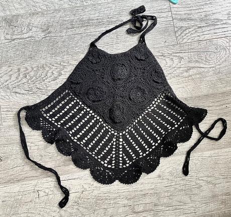 Háčkovaný top, s