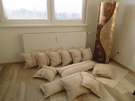 Vankúše menšie , vačšie, podlhovasté,, 