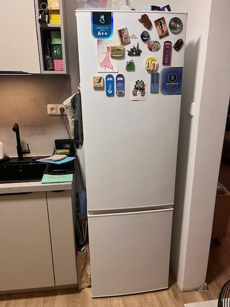 Chladnička s mrazničkou, eta