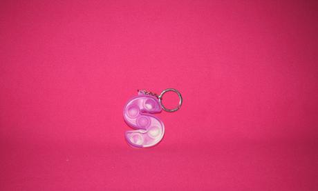 Prívesok pop-it písmenko s, 