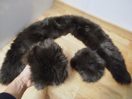 Golier a manžety kozusinove, 