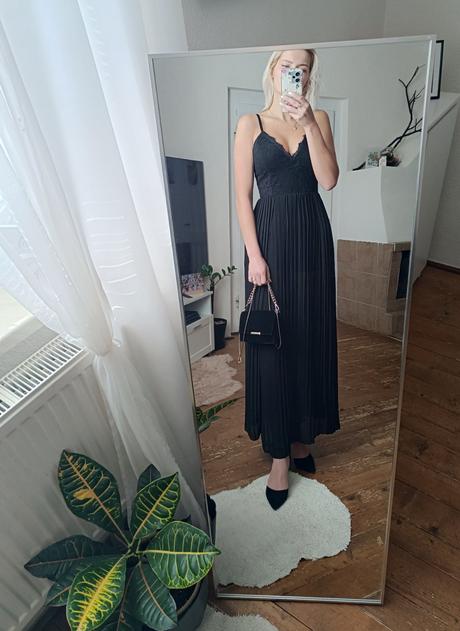 Čierne šaty so šortkami, s