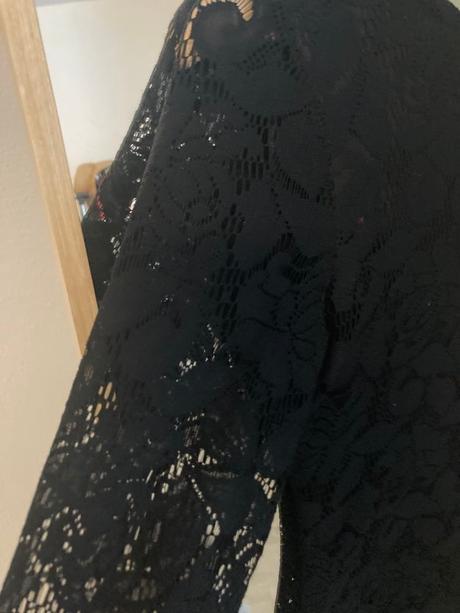 Male čierne šaty, m