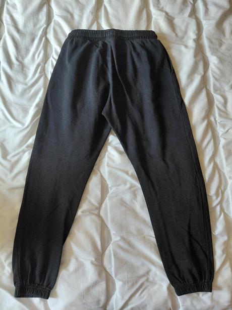 Tepláky h&m veľ 10-11 r čierne, 146