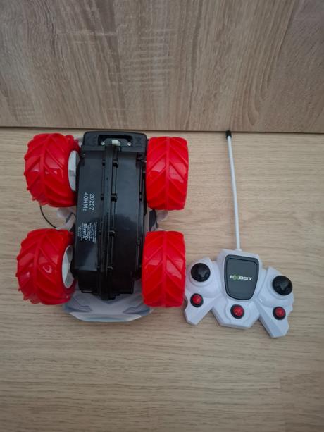 Auto na diaľkové ovládanie,