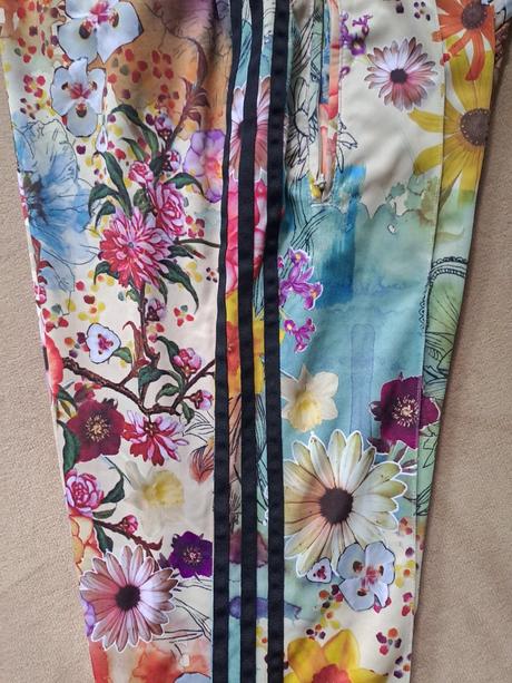 Kvetovane nohavice tepláky adidas, adidas,m