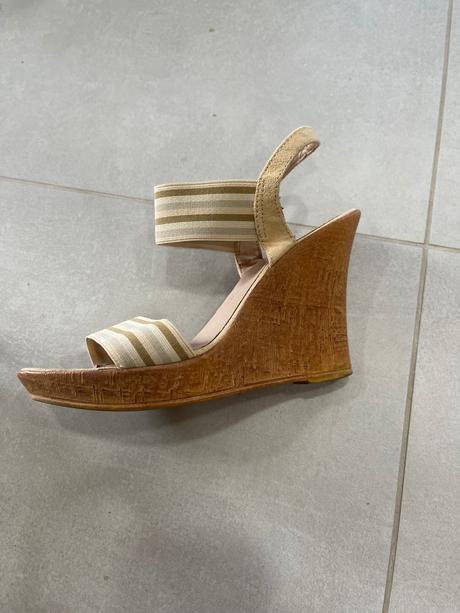 Bežové sandále, 37