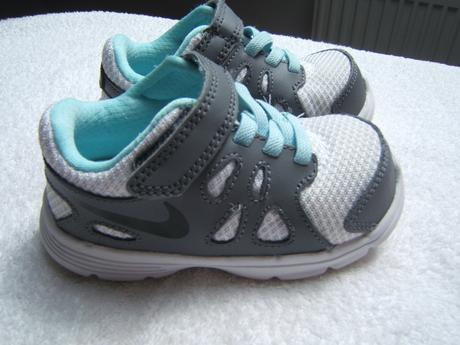 Ľahučké tenisky , nike,22