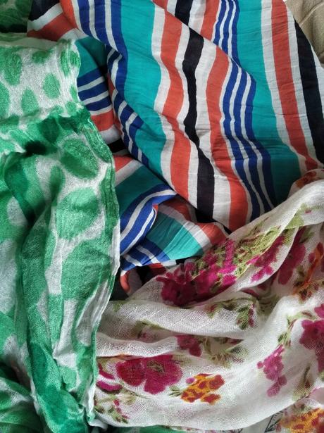 Šál / prehoz / plét cez šaty,