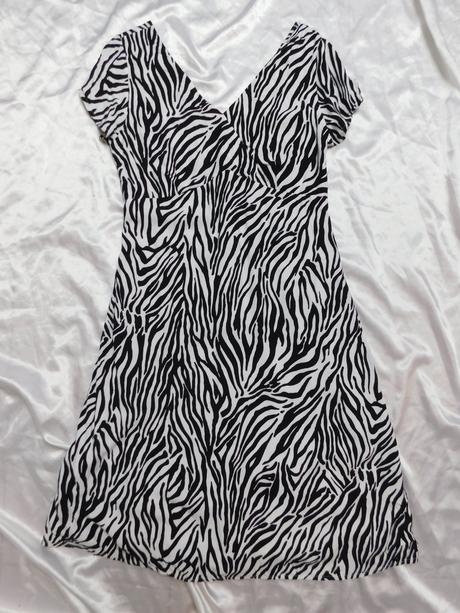 Kvalitne letne šaty, 38