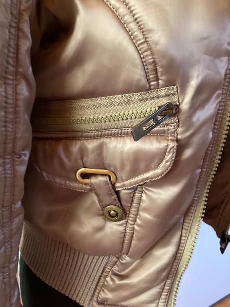 Bunda bomberka, metalýza, s