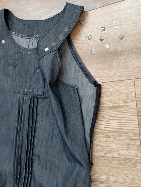 Zaujímavé šaty, 158