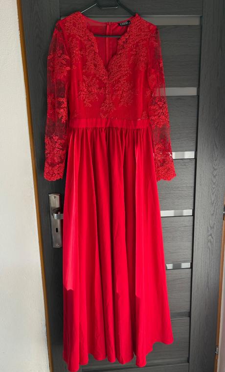 Červené spoločenské šaty, l