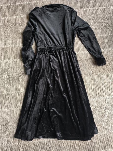 Zamatové šaty, timeout