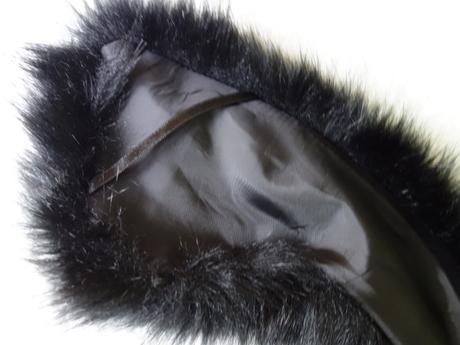 Čierny kožušinový golier, 