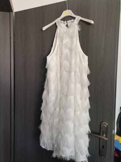 Zaujímavé šaty, 42