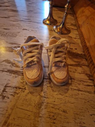 Dievčenské tenisky, 32