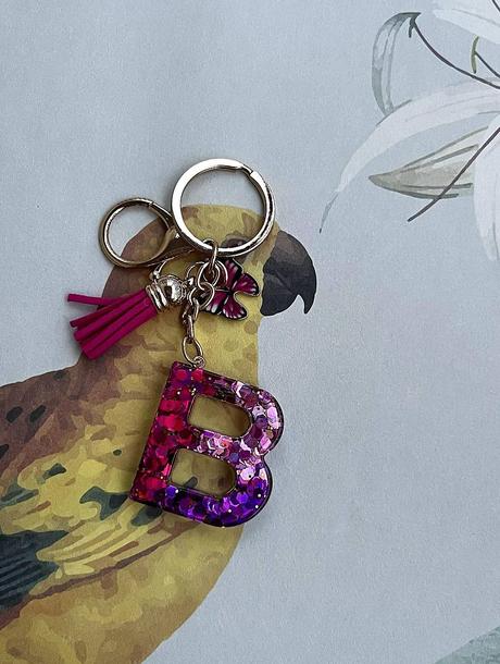 Ručne vyrobené živicové kľúčenky, 