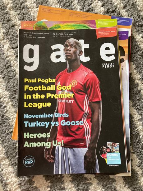 Mix anglických časopisov a mapa, 