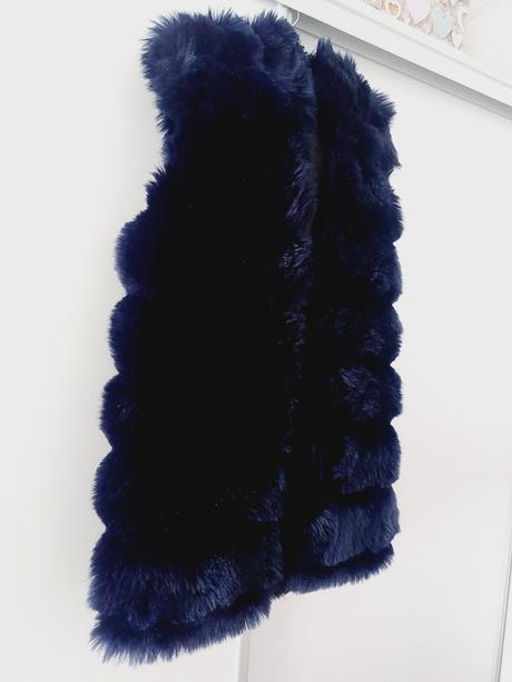 Dámska kožušinová vesta bez rukávov s kapucňou, m